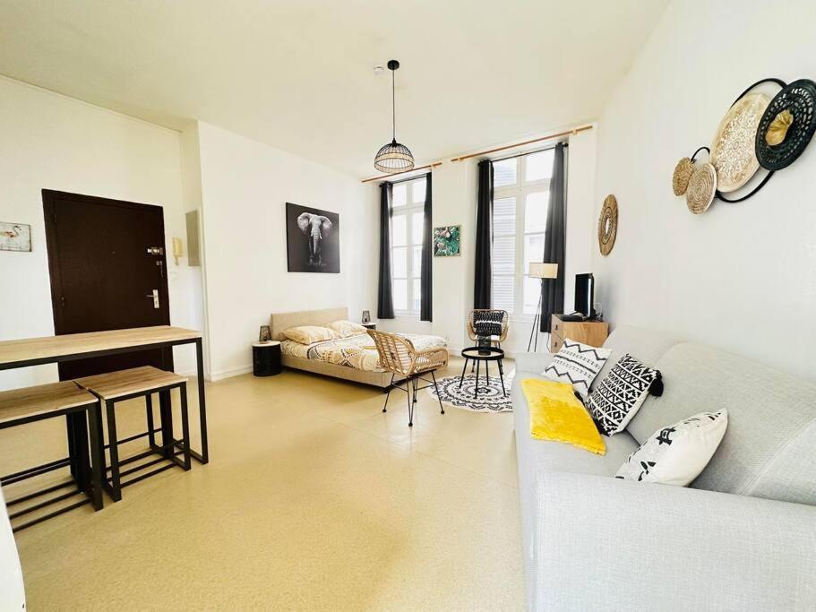 Appartement Confortable Laon Bagian luar foto